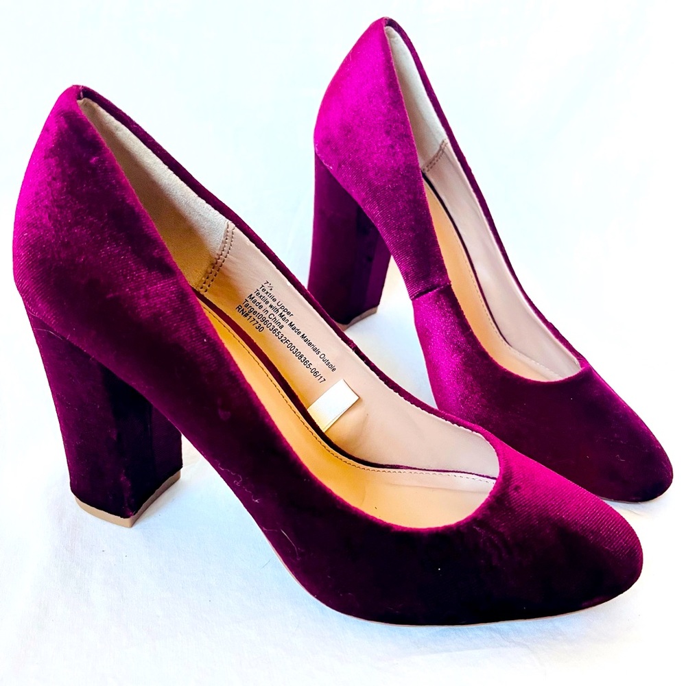 Gorgeous Burgundy Pumps Perfect for Halloween 🎃 7.5 a new day